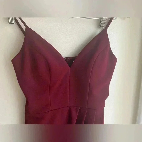 Emerald Sundae Wine Red Bodycon Mini Tulip Dress Size XS V Neck Sleeveless - Picture 3 of 11